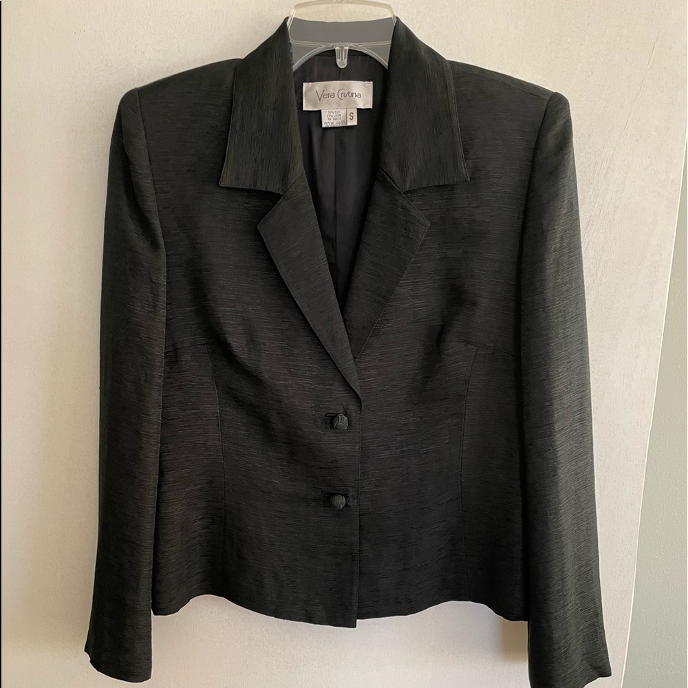 Ladies 2 piece suit. Vera Cristina. Silk/Linen. Small jacket/Size 6 trousers.